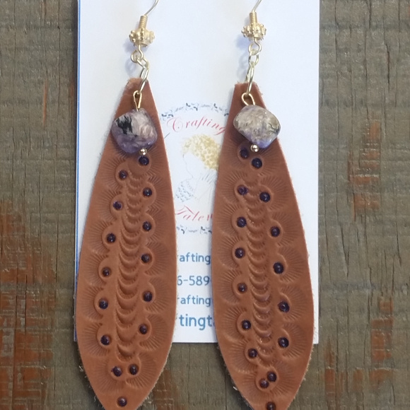 Handtooled Painted Leather earring with gemstone. - Picture 2 of 3